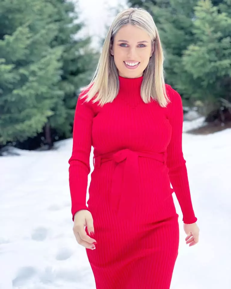 Elly a nascut o fetita