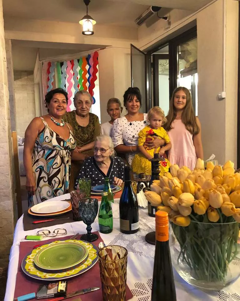 Cine-este-Oana-Mizil-7