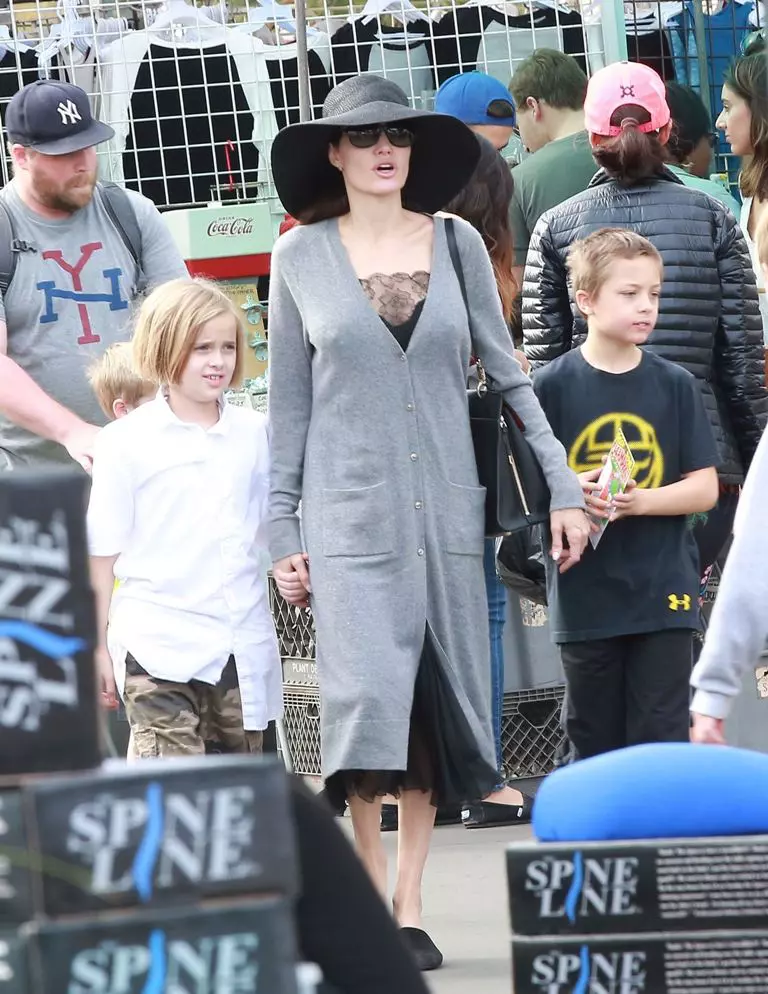 Angelina Jolie, Vivienne Jolie-Pitt, Knox Jolie-Pitt