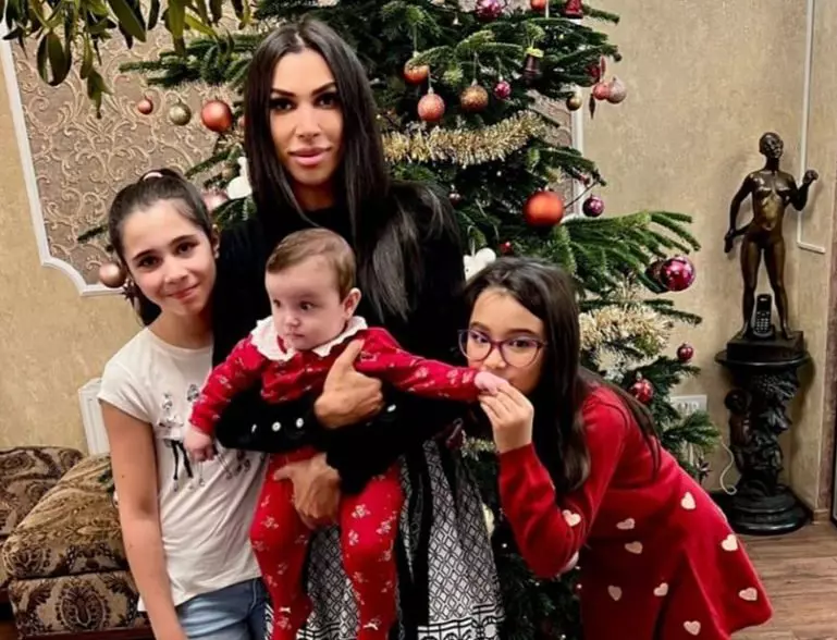 Raluca Pastramă și fetele sale