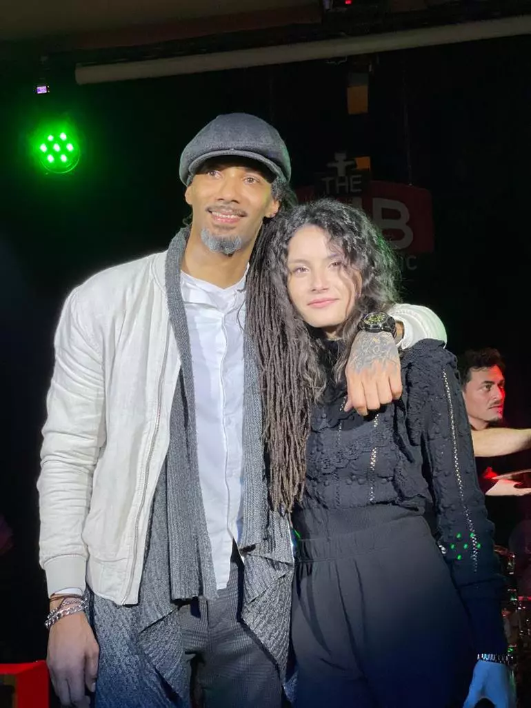 exclusiv-musty-si-alice-nu-fac-echipa-doar-in-viata-de-cuplu-ci-si-in-business-ne-au-dezvaluit-planurile-lor-de-viitor-va-fi-un-bebelus-de-culoare1