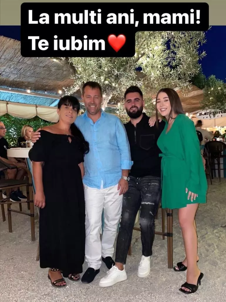 nicole-cherry-isi-sarbatoreste-mama-1