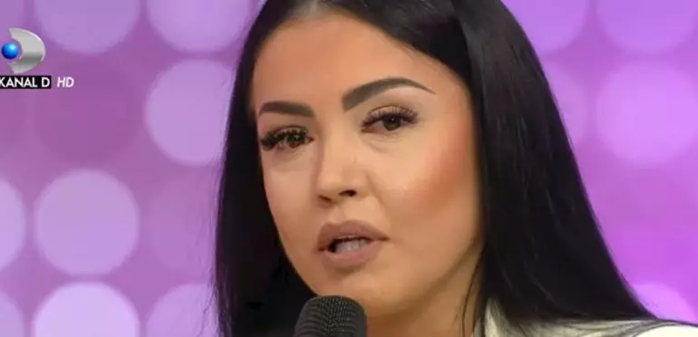 Andreea Mantea plange