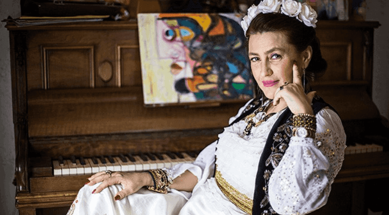 rona-hartner-agresata-si-hartuita-de-regizori-vedeta-a-decis-770x426-2