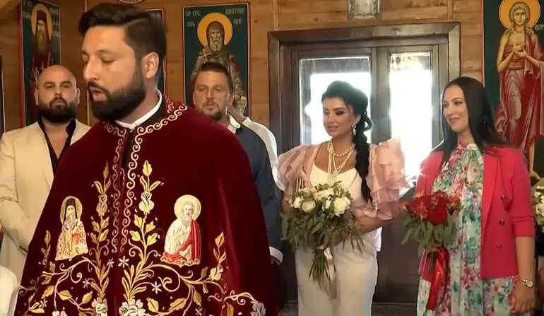 adriana-bahmuteanu-logodna2