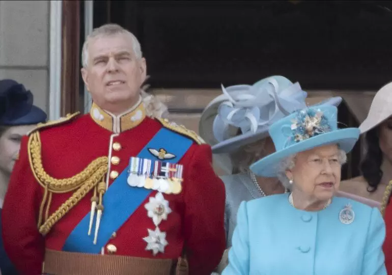 printul andrew si mama sa