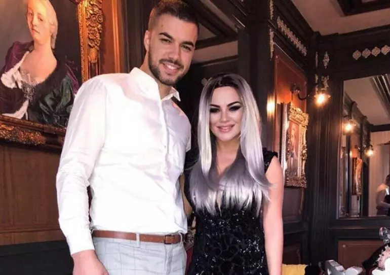 carmen-si-culita-poza-pe-lung-crop-1574061324