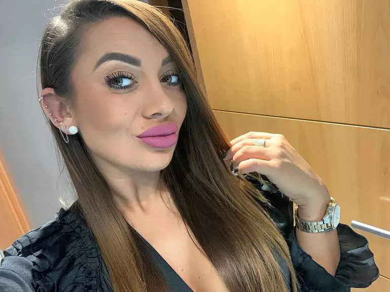 cine-este-larisa-florea-4