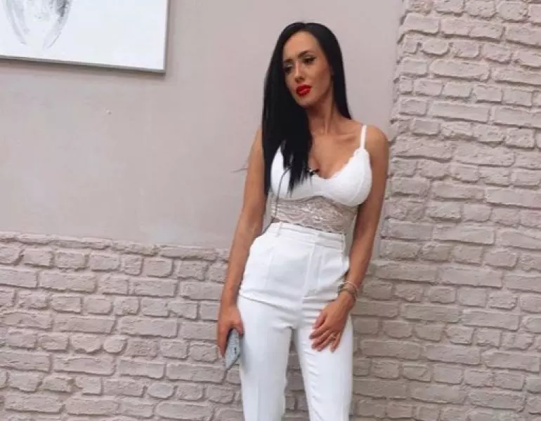 ella-crop-1571655961