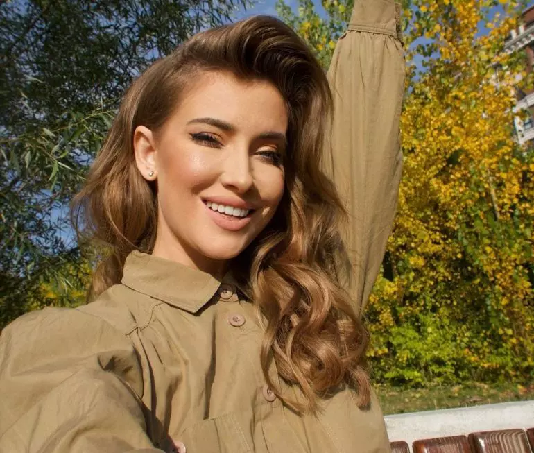 iulia-albu-crop-1635266620