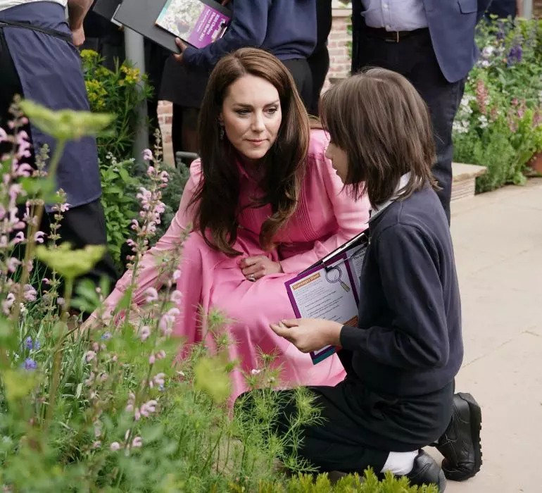 De ce nu poate să dea autografe Kate Middleton