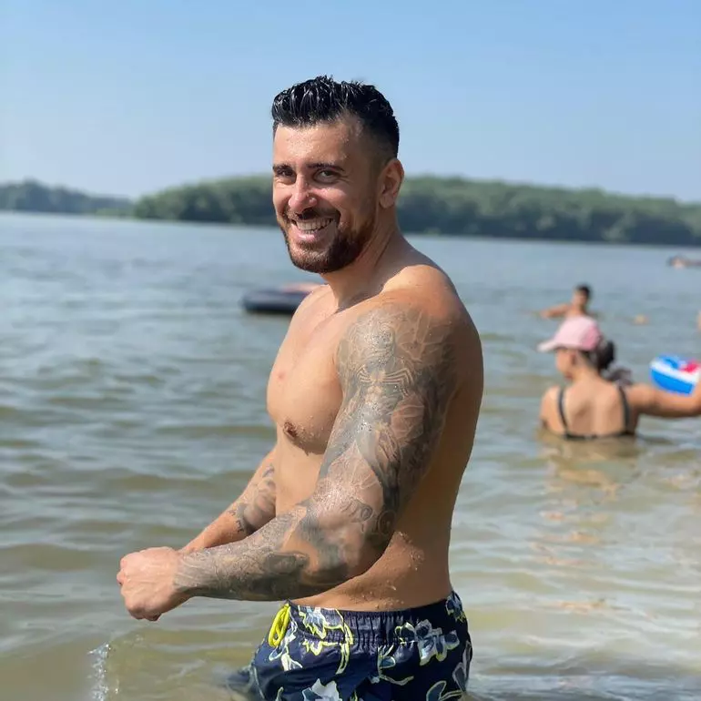 Manu dezvăluiri despre el