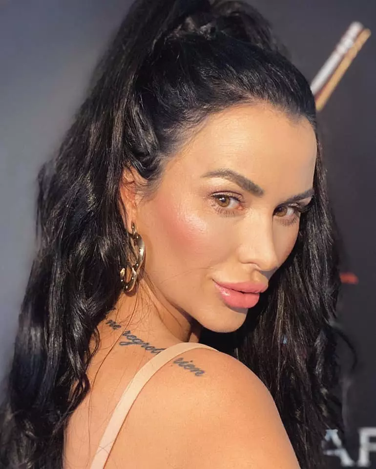 Daniela-Crudu-intervenție-estetică-2-1