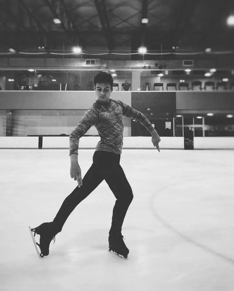 Lilian-Brinzari-de-la-Dacing-on-Ice-11