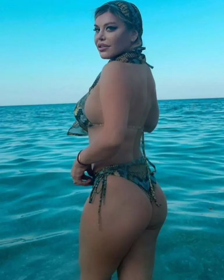 cele-mai-sexy-poze-cu-loredana-groza-5