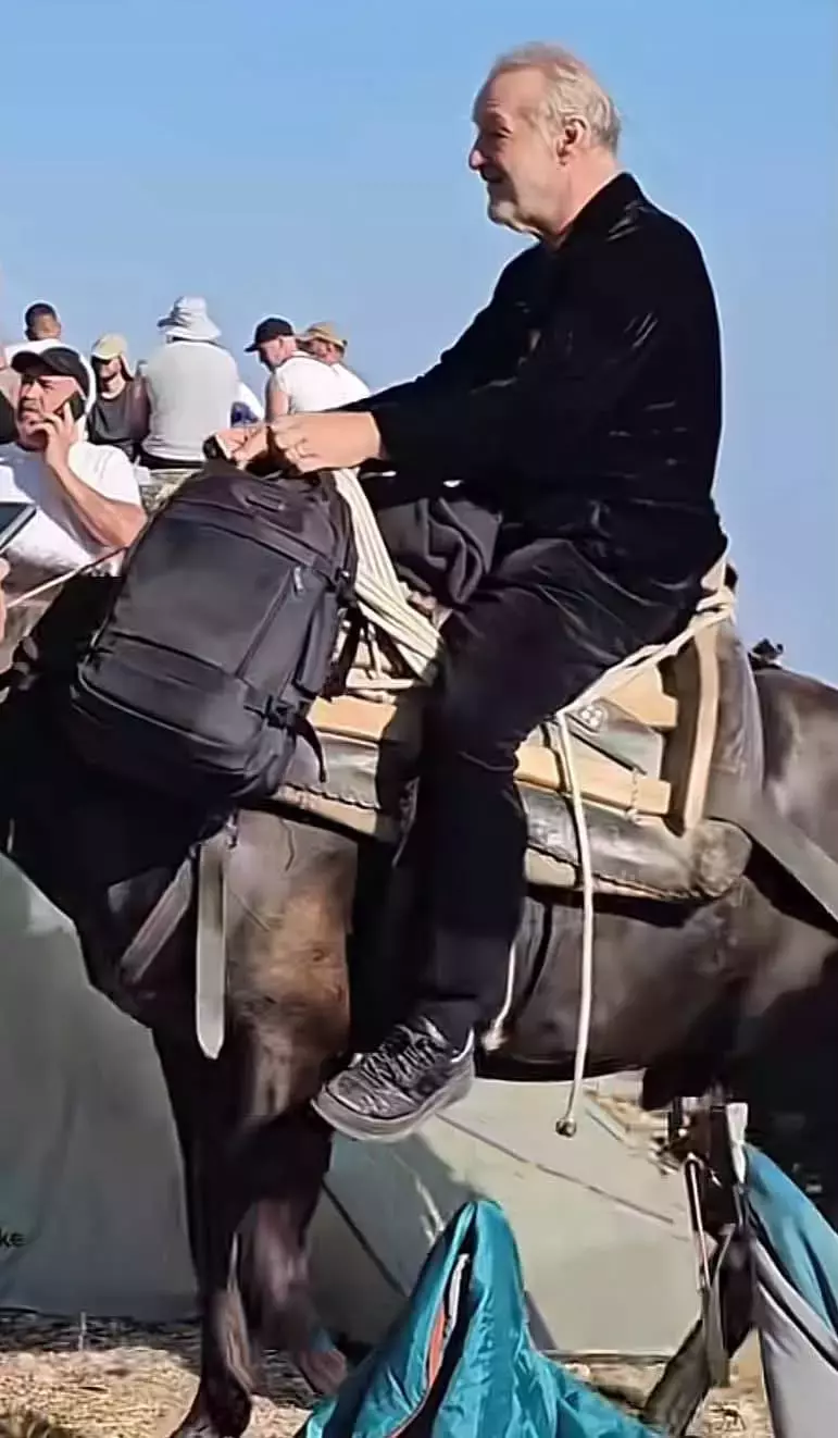 Becali cu magarul pe munte 6