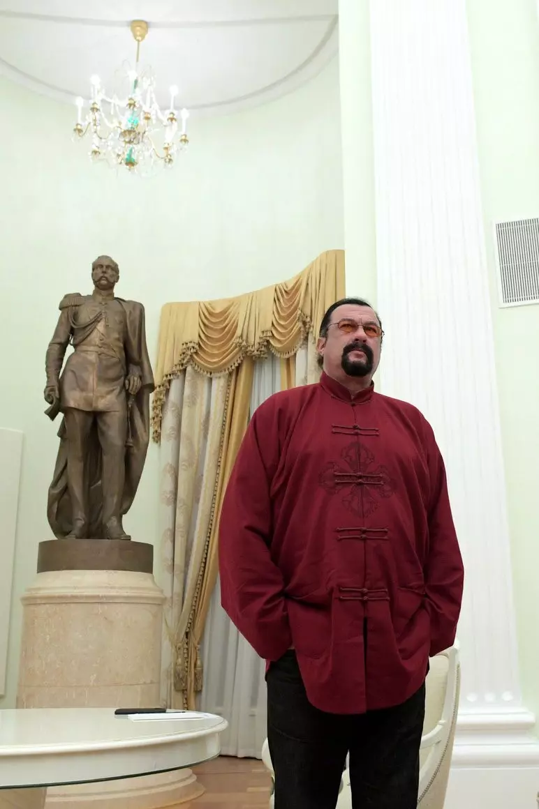 Steven Seagal îl susține în continuare pe Putin