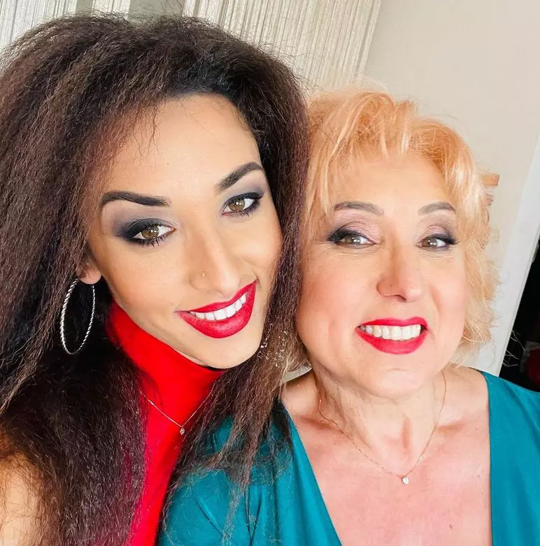 Cine-este-Natalia-Duminică-Splash-1