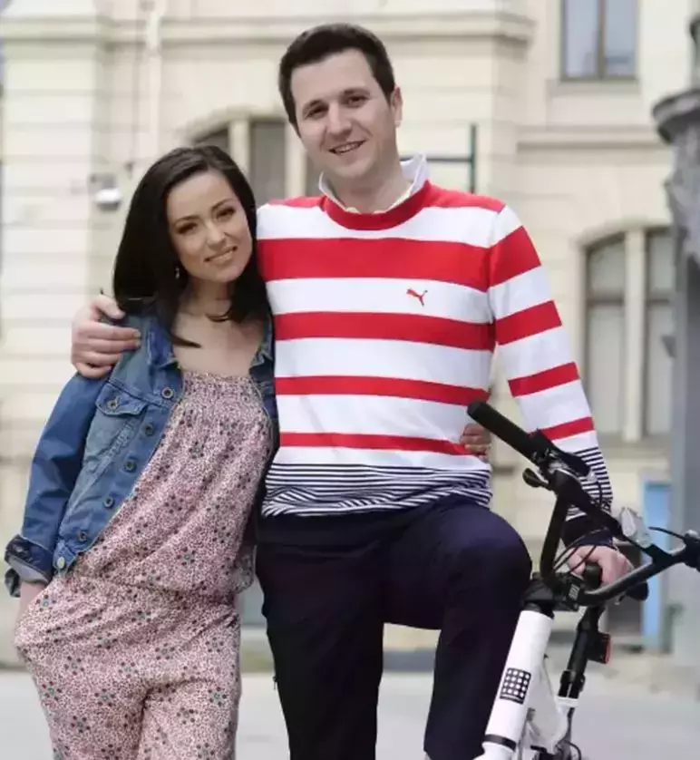 andi moisescu olivia steer2