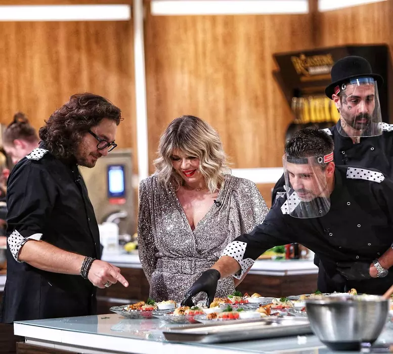 Gina Pistol chefi la cutite 3