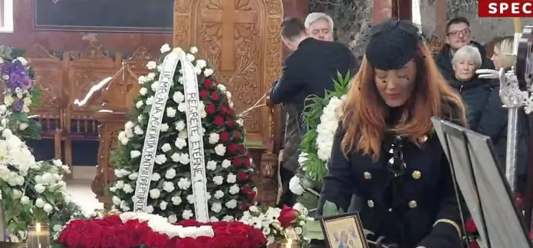 Nidia Moculescu la înmormântarea tatălui ei, Horia Moculescu (2)