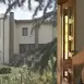 Cum arată casa în care locuiește Mugur Mihăescu. Are gazon pe acoperiș, piscină interioară și o grădină luxuriantă
