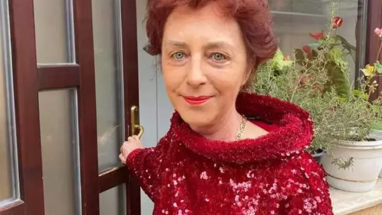 Flavia Groșan10