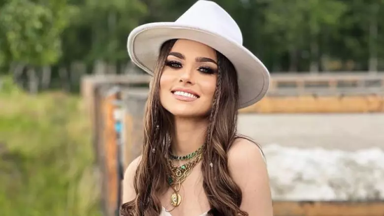 Theo Rose cantareasta