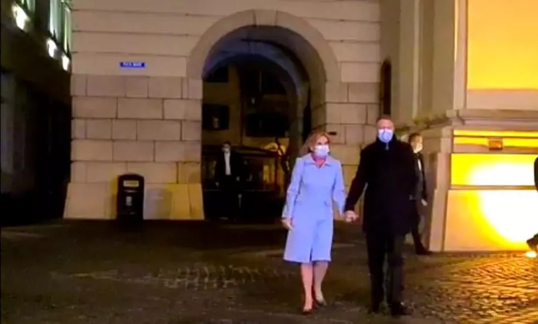 Cum-s-a-imbracat-Carmen-Iohannis-la-slujba-de-inviere-780x470