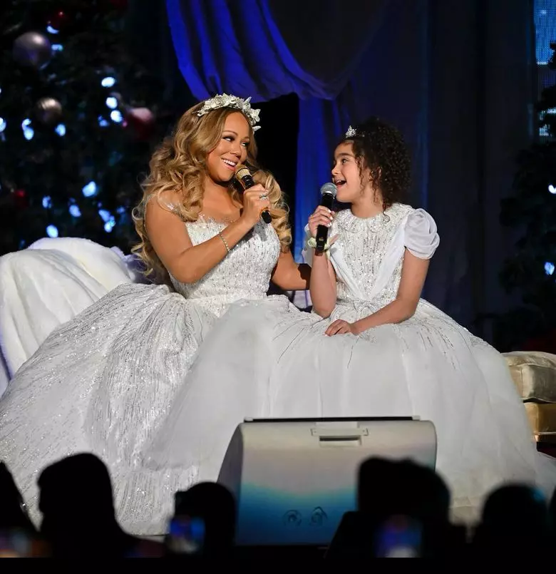 mariah-carey-a-cantat-cu-fiica-ei-intro