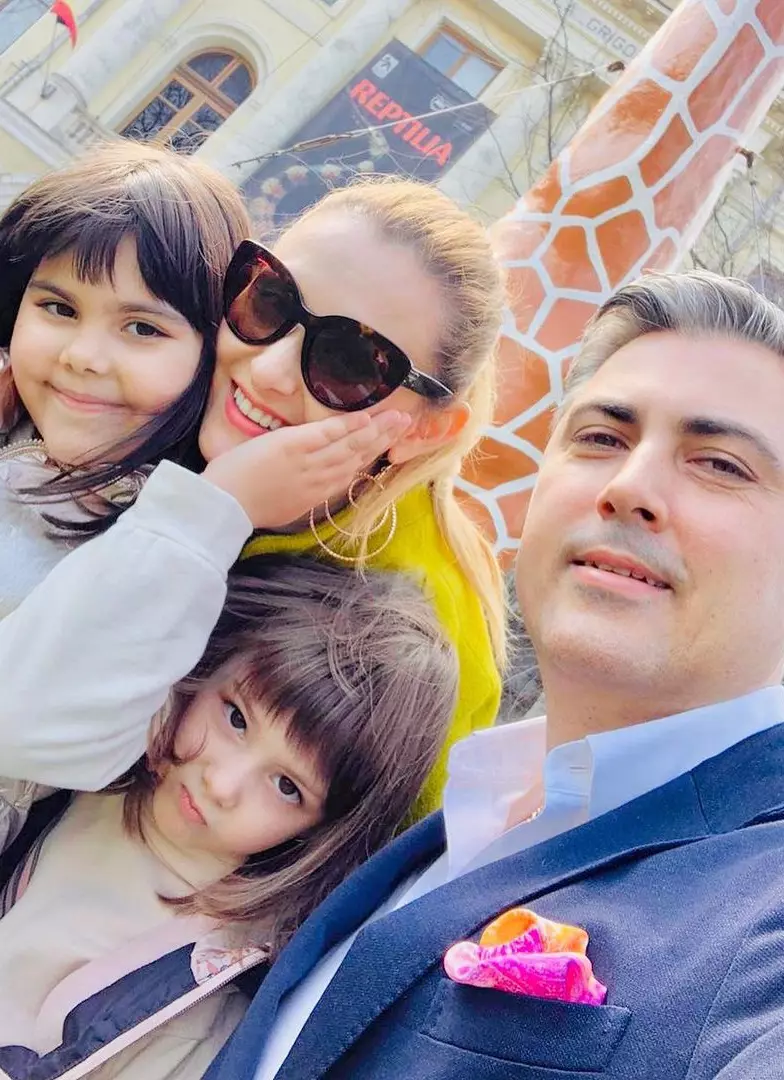 Alexandru Ciucu, Alina Sorescu și fiicele lor, Carolina și Ana