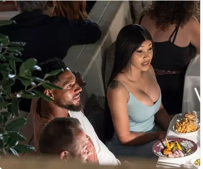 cardi b la masa cu okoye