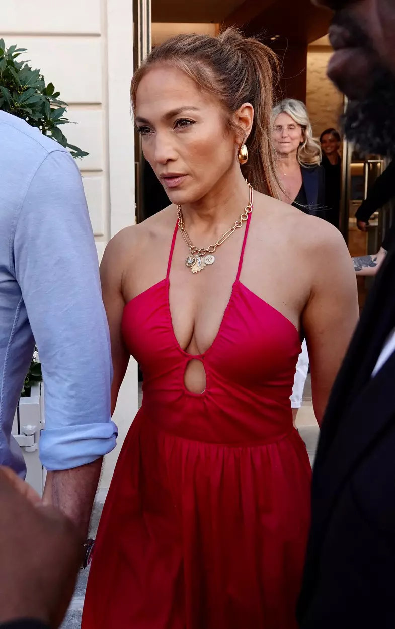 Jennifer Lopez a împlinit 53 de ani în timpul vacanței din Paris. Cum a răsfățat-o Ben Affleck