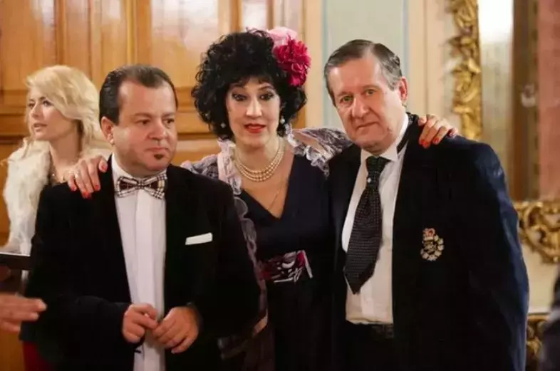 Mariana Dănescu, alias Lili Jurcă din serialul „La Bloc” actori7