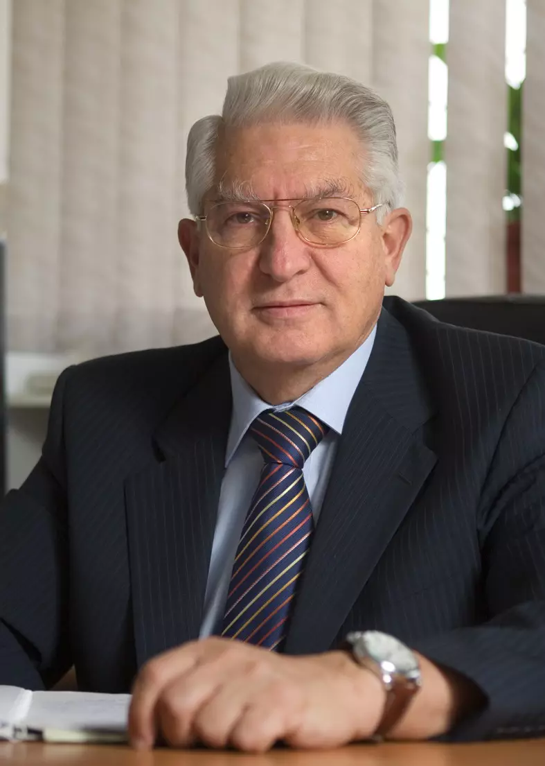 image-2015-05-20-20176867-0-prof-alexandru-vlad-ciurea