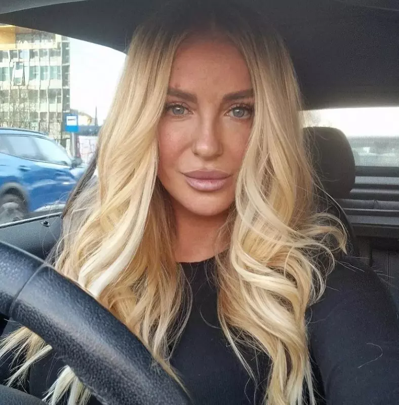 Tania Budi 00