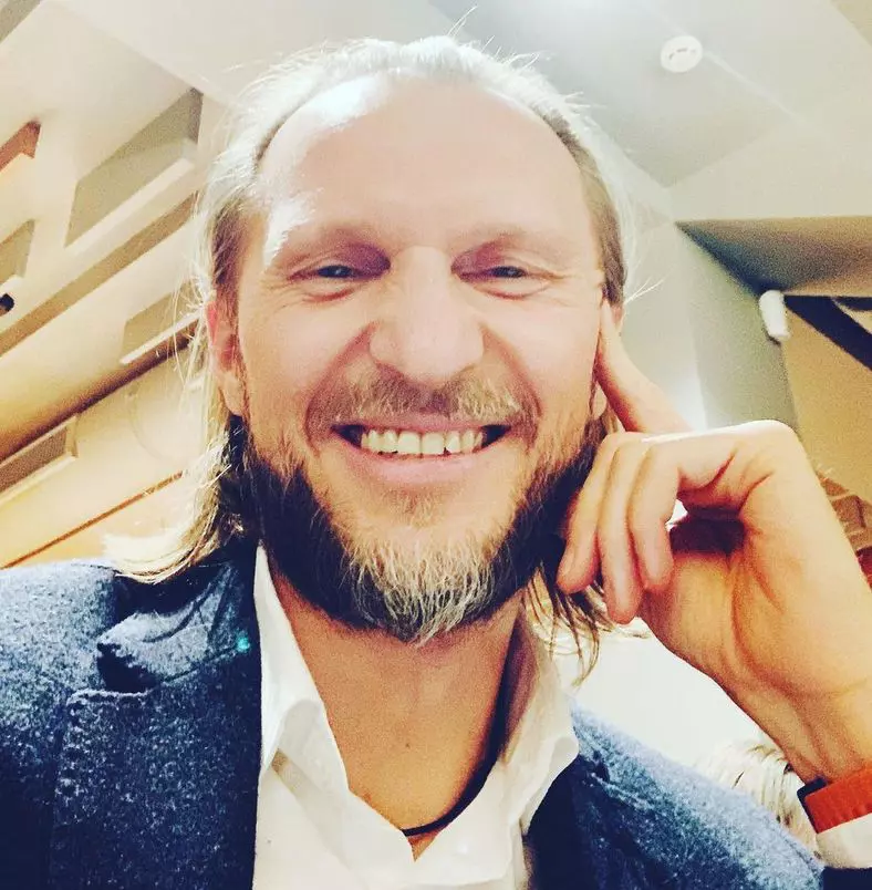 Ruslan-Cojocaru-Sef-sub-acoperire-7