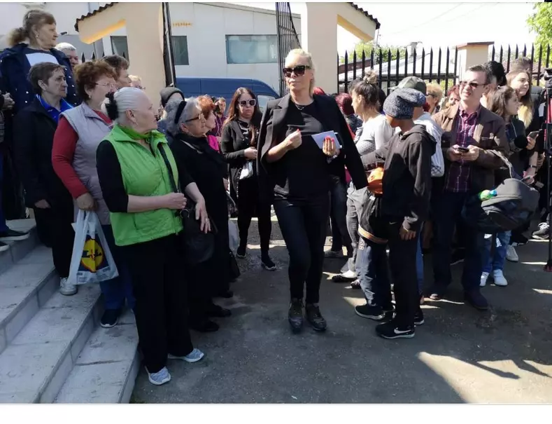 Vica Blochina a ajuns la înmormântarea lui Răzvan Ciobanu