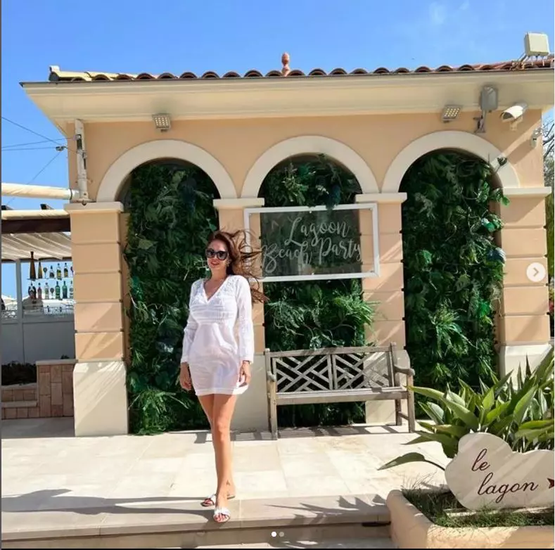 Cristina-Spatar-costum-de-baie-.1