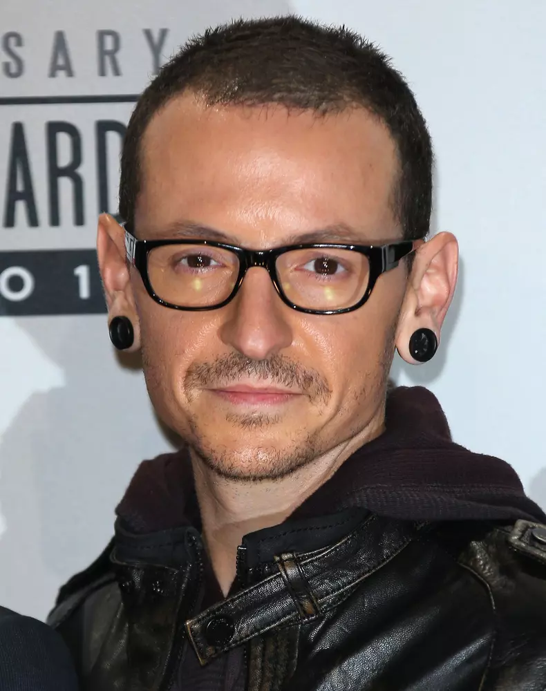Solistul trupei Linkin Park, Chester Bennington, s-a sinucis
