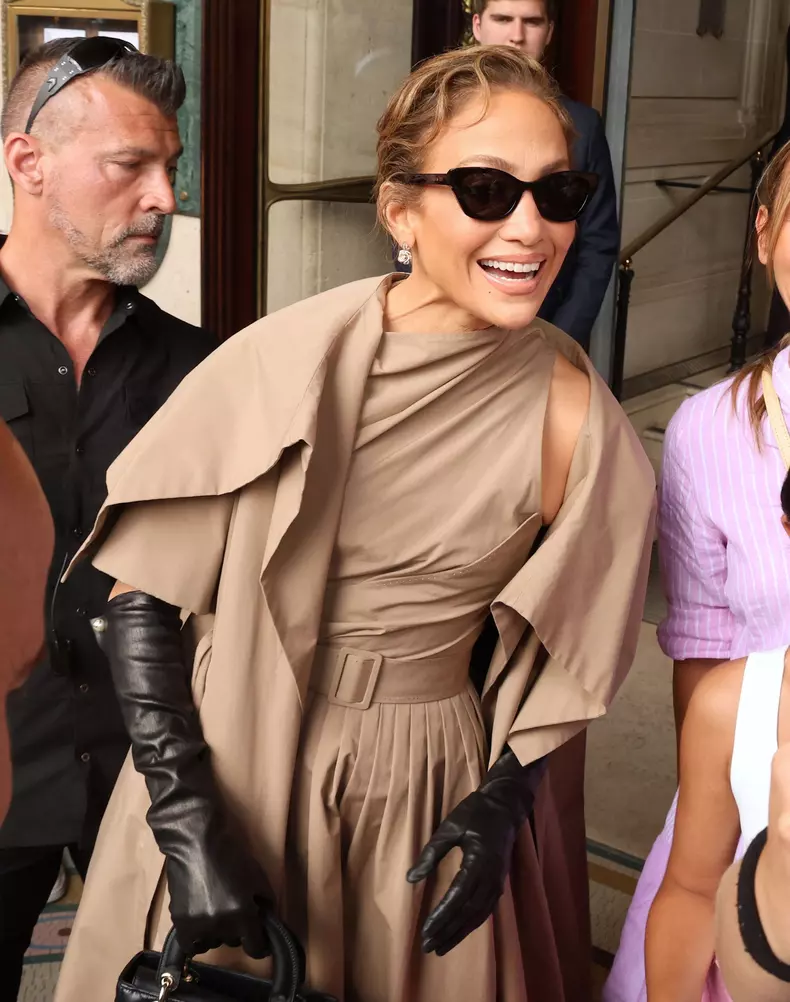 Jennifer Lopez, în timpul Săptămânii Modei de la Paris