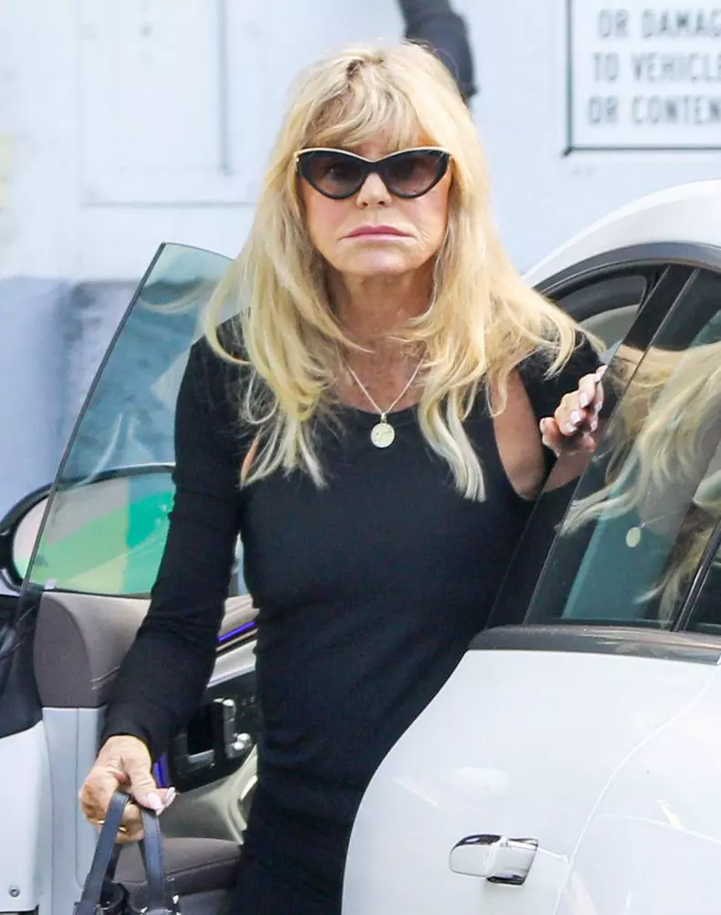 PREMIUM EXCLUSIVE Goldie Hawn Still Has It! Nearly 80 And Flirting Like It's 1975