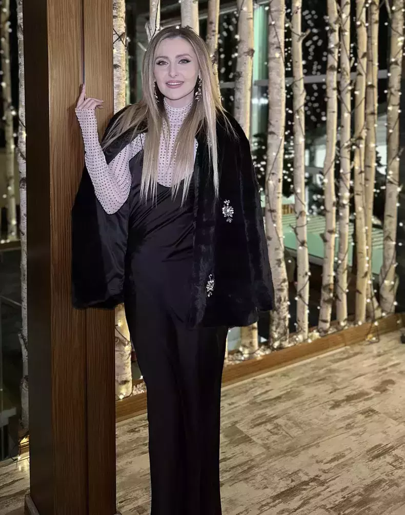 alina-sorescu-in-negru-3