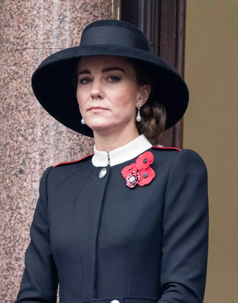 kate brosa de la regina elisabeta