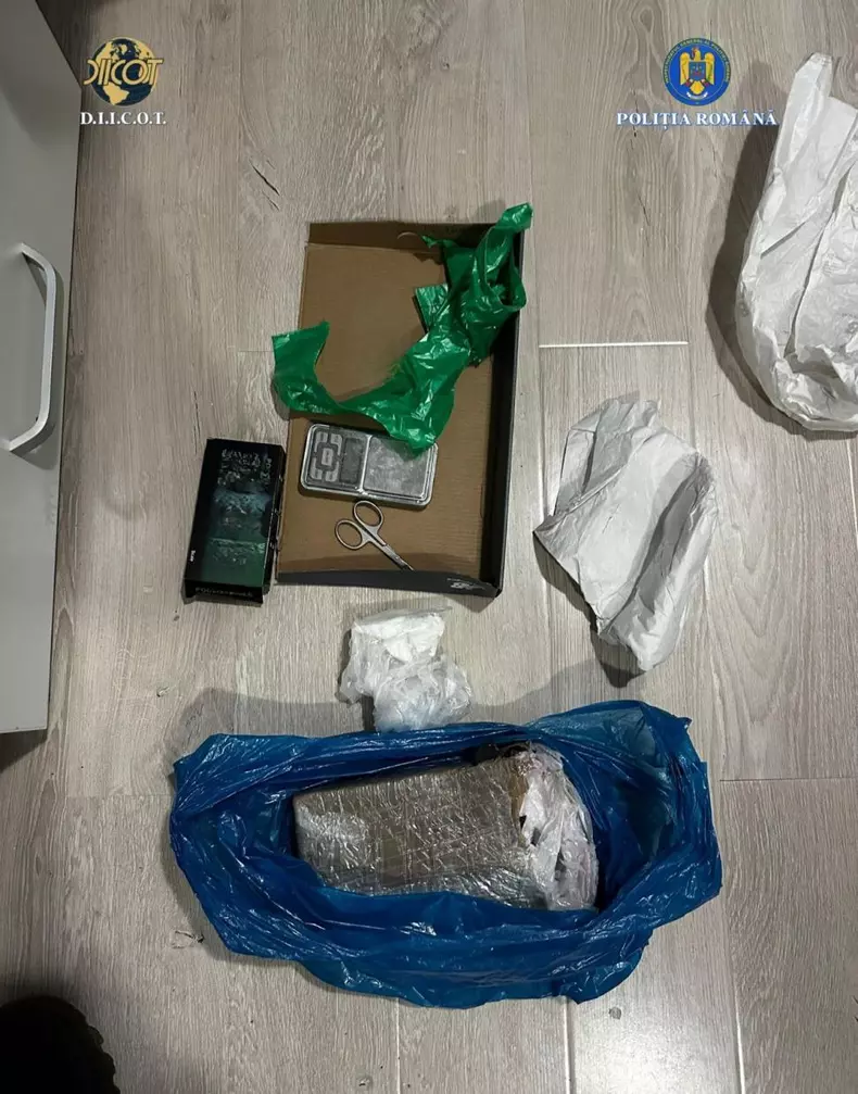 cine-e-actorul-suspectat-de-diicot-ca-ar-fi-unul-dintre-liderii-retelei-de-droguri-de-la-clubul-the-buddhist-s-au-gasit-sacose-cu-bani-1049402