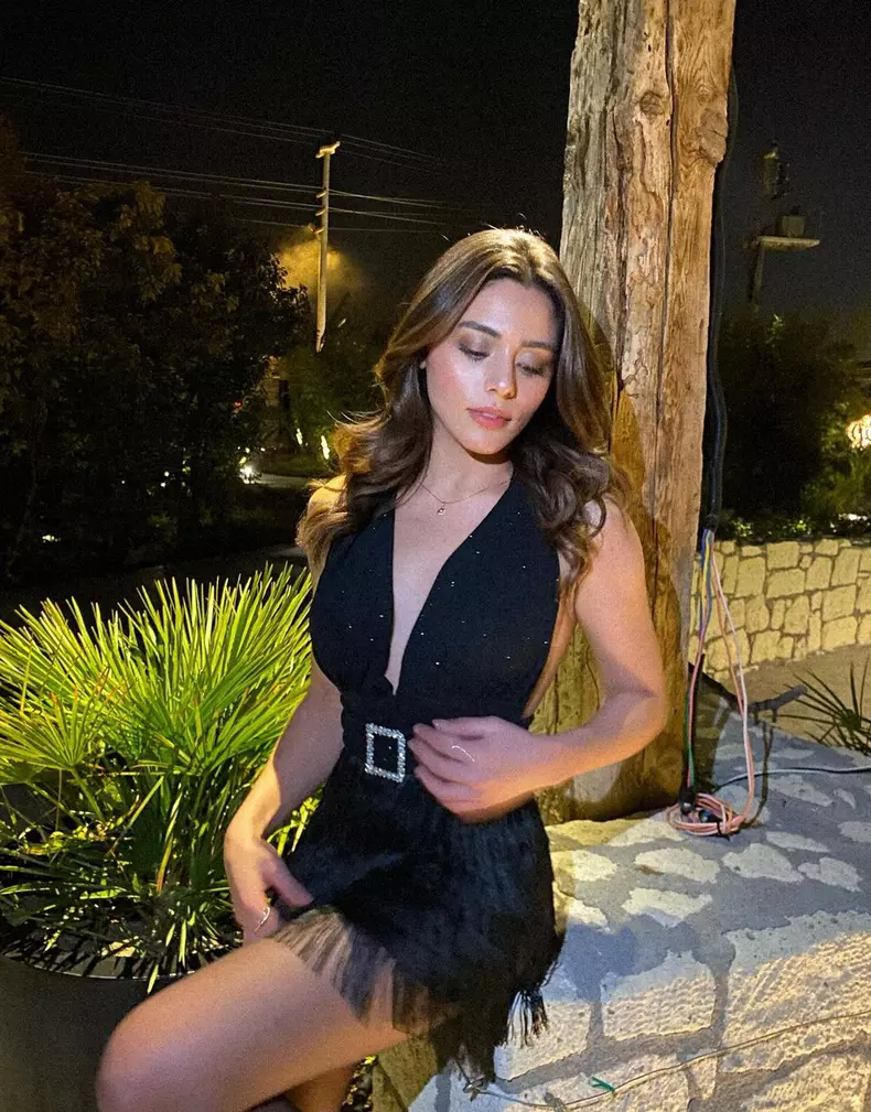 sila-turkoglu-actrita-care-a-plecat-cu-scandal-din-serialul-turcesc-mostenirea-iubeste-din-nou-cu-cine-s-a-cuplat-frumoasa-11