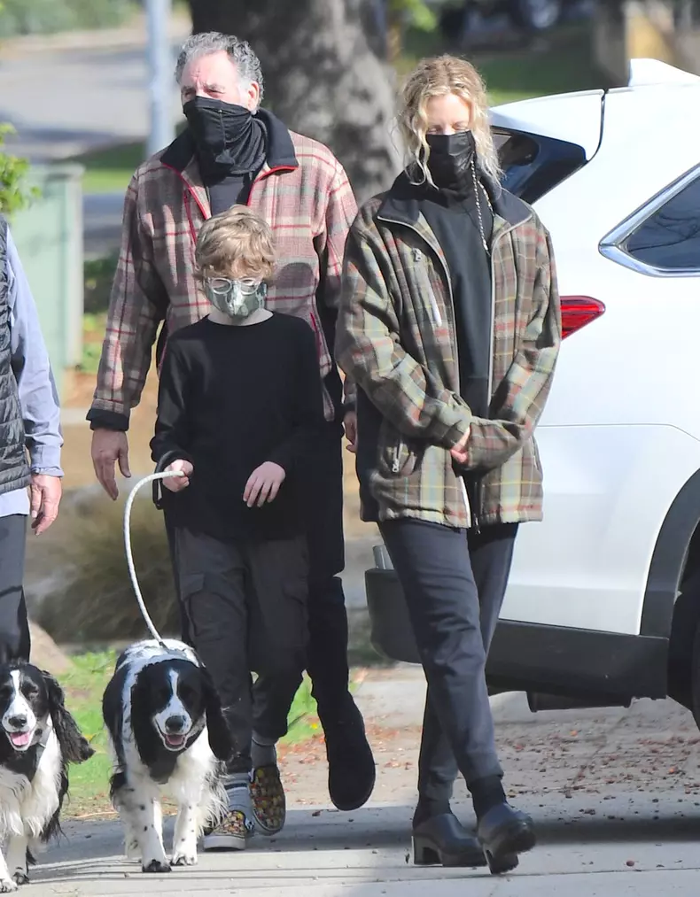 EXCLUSIVE: Seinfeld Actor Michael Richards Makes A Very Rare Public Appearance With With His Wife Beth And Son, Antonio