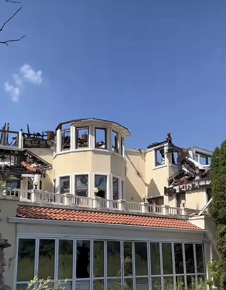 Vila Izvorani Irinel Columbeanu arsă (1)