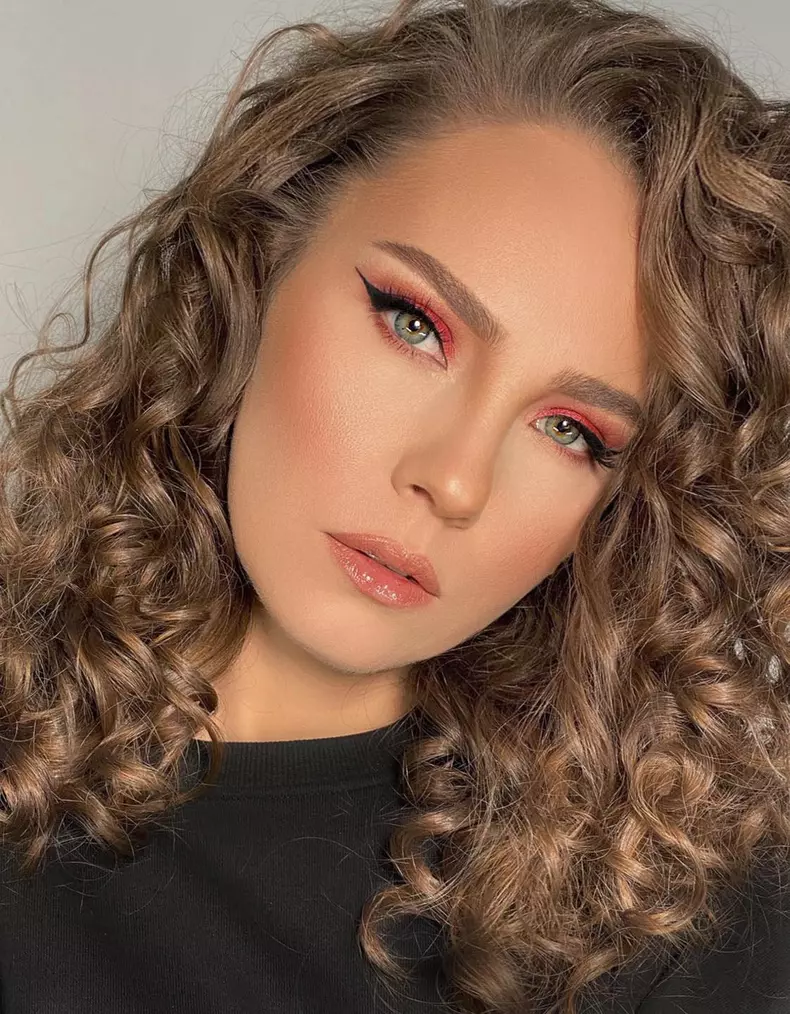 kamelia hora cantareata