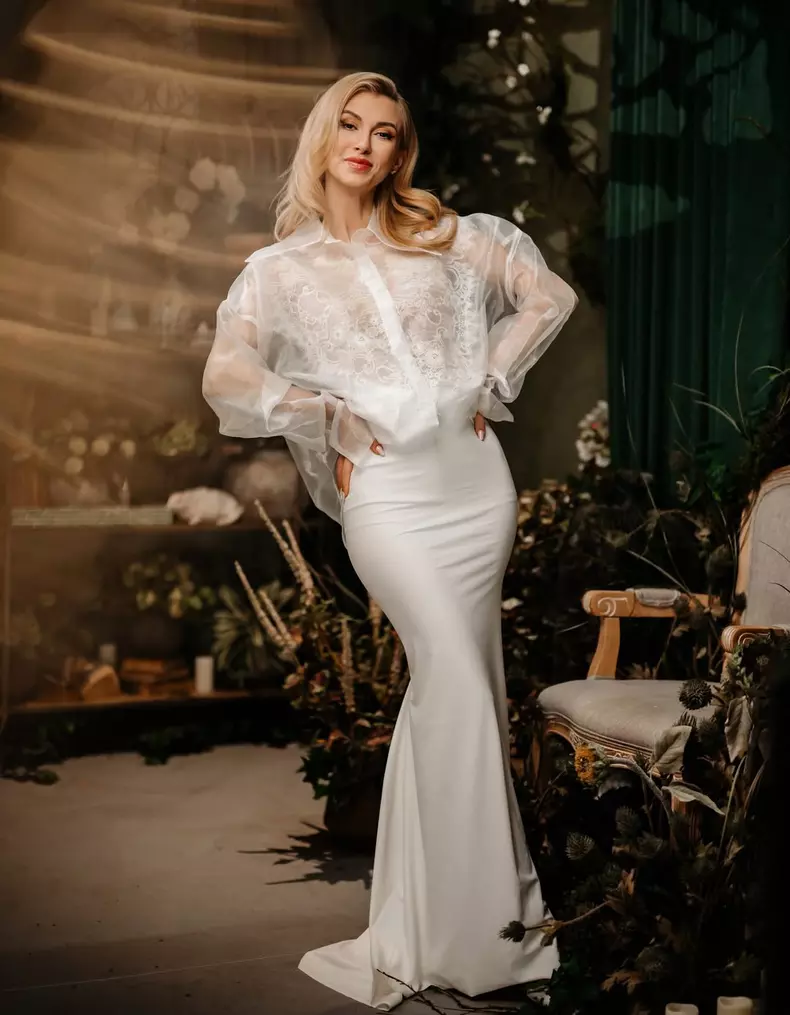 andreea balan24